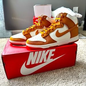 Nike Dunk High SE Monarch